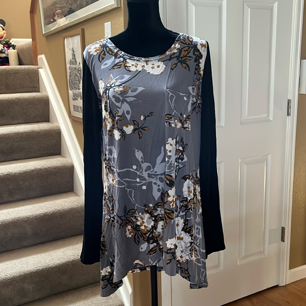 Lori By Lori Goldstein Tunic Top Long Sleeve Floral! Size M